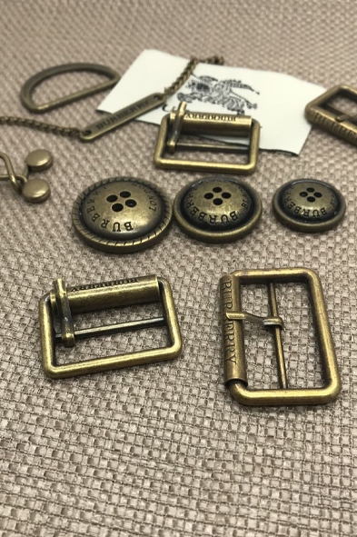 Metallbesätze für Kleidung